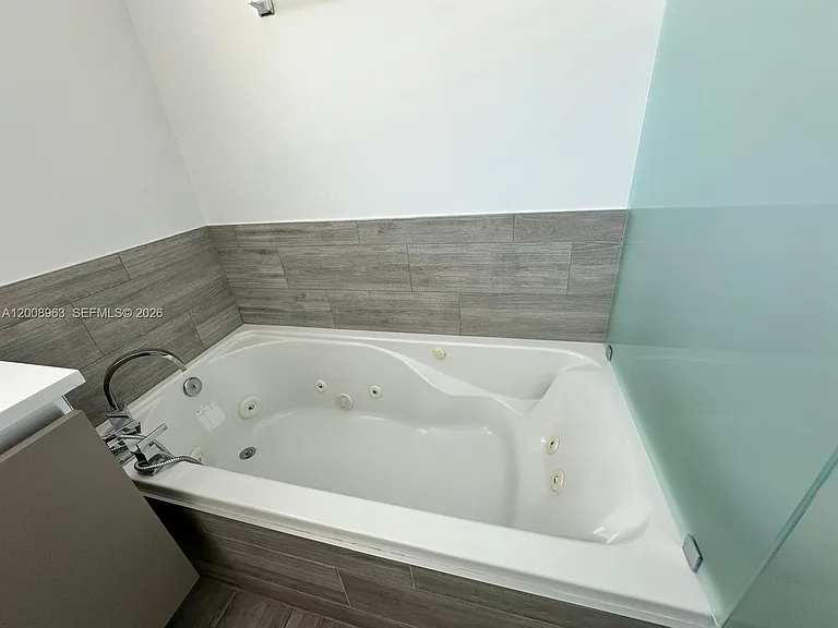 722 NE 15th Ave #2 — Photo 8