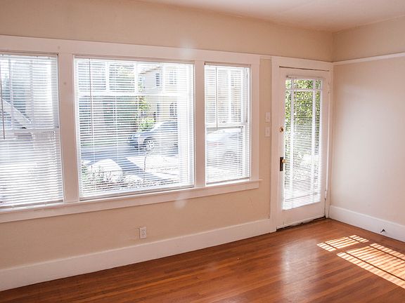 entrance into livingroom