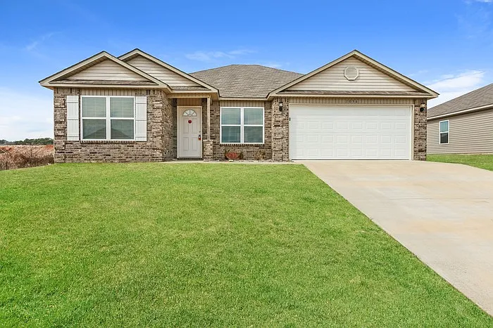 1056 Huntington Dr