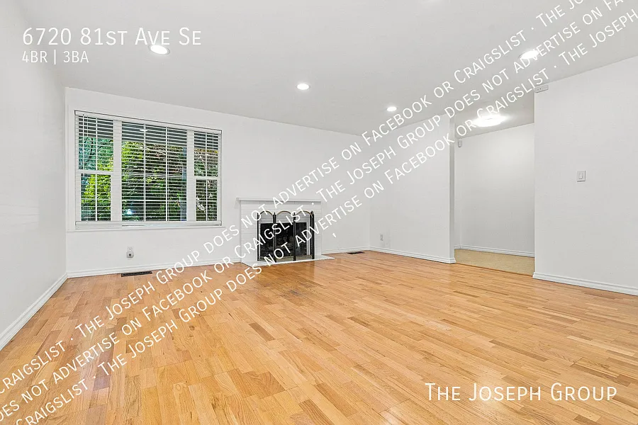 A Spacious 4-Bedroom Gem in Mercer Island — Photo 2