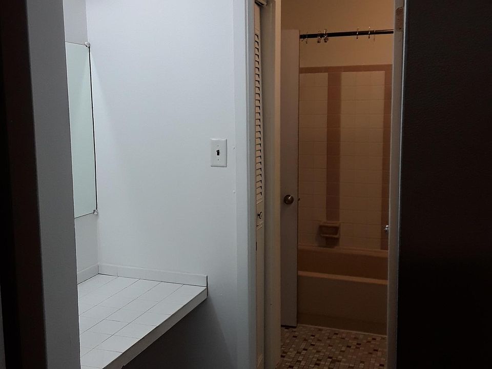 Vanity/Bathroom