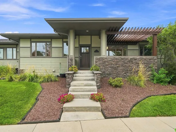 601 Penrose Dr, Lincoln, NE 68521