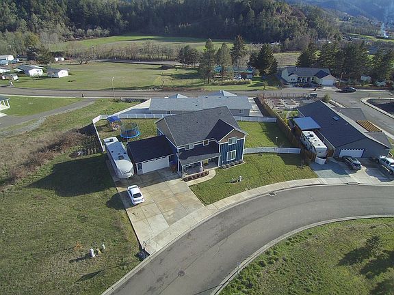 3rd image of 112 NE Keats Ct