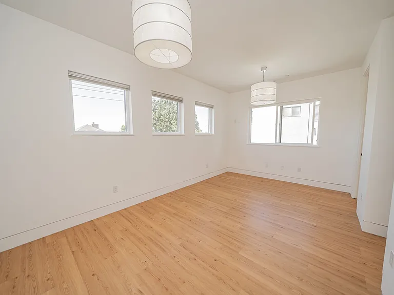 848 32nd Street — Photo 19