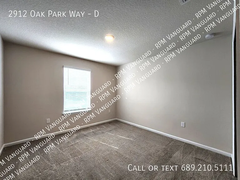 2912 Oak Park Way #D — Photo 12