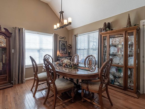 5th image of 1422 Ambleside Dr