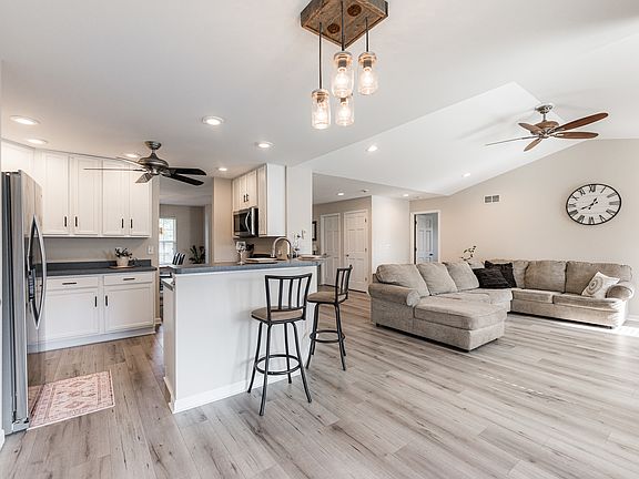 3rd image of 2025 Pebblecreek Ct