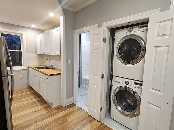 3rd image of 310 Sea Cliff Ave APT 1
