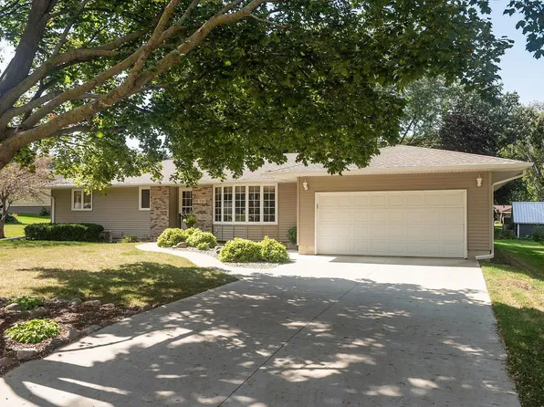 218 Georgia Ave NW, Orange City, IA 51041