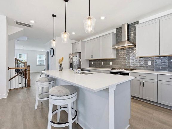4th image of 625 Amaranth Dr