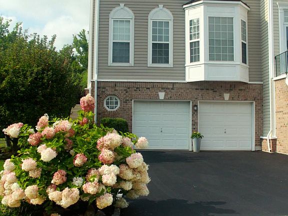 2nd image of 828 W Boxborough Dr