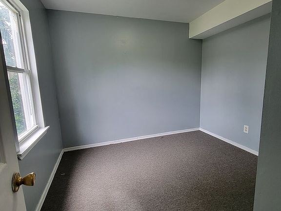 4th image of 28 E Abbottsford Ave