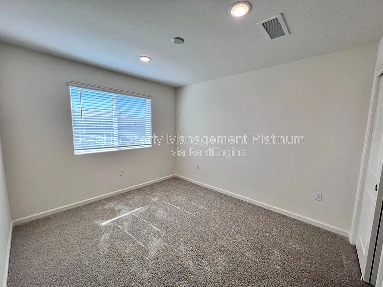 2065 N Wagon Ln — Photo 10
