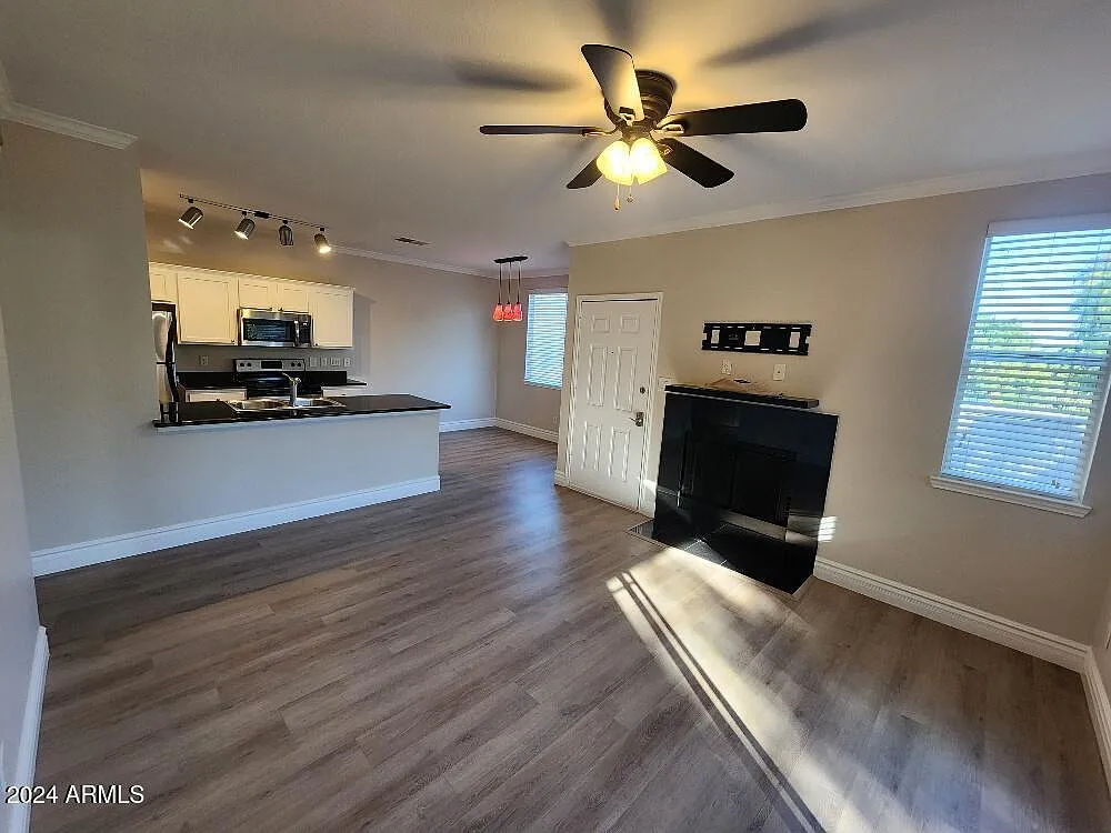 1 bed, 1.0 bath, 691 sqft, $1,800 — Photo 4