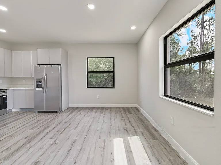 488 Lillon Ave S — Photo 26