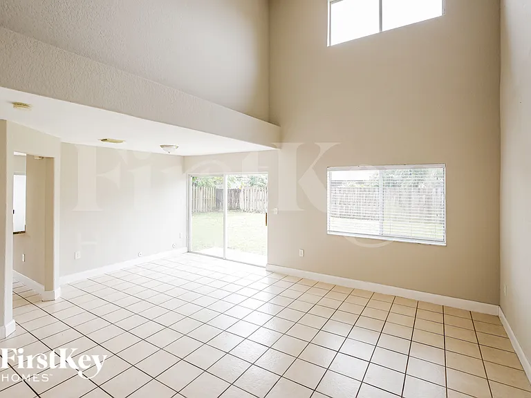 18050 SW 142nd Ct — Photo 6