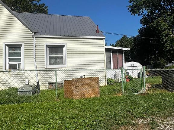 5th image of 978 E 18th Ave