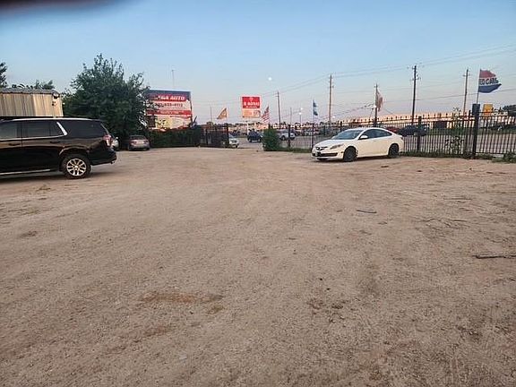 5th image of 2520 W Mount Houston Rd