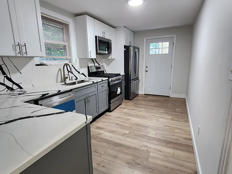 335 Summit Ave #1 — Photo 10