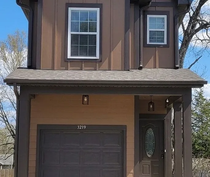 3219 Ross Ave — Photo 1