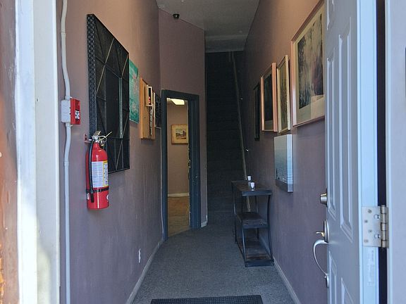 5th image of 888 Dundas St E