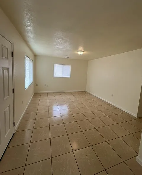 3 bed, 1410 sqft, $1,650 — Photo 4
