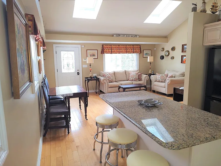 8 Cable Rd #8 — Photo 4