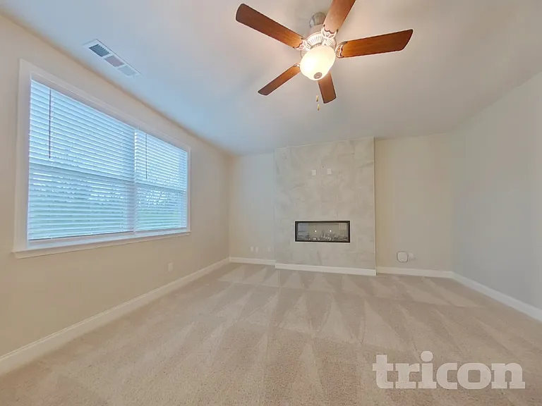 73 Leyland Ct — Photo 2