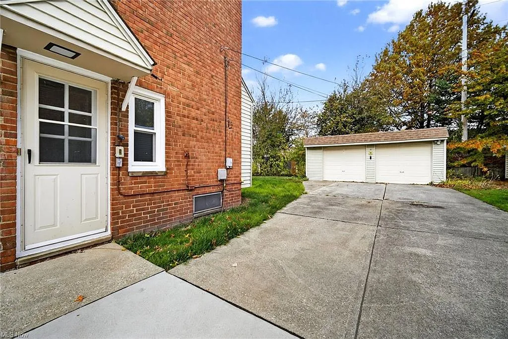 3 bed, 1.5 bath, 1770 sqft, $2,500 — Photo 3