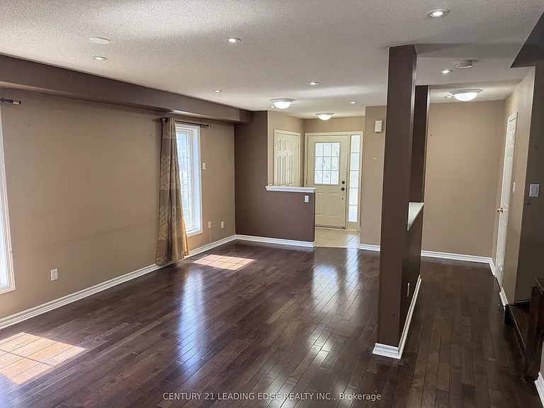 1553 Avonmore Sq — Photo 7