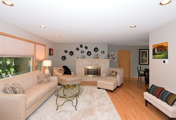 2nd image of 29 Oakwood Dr