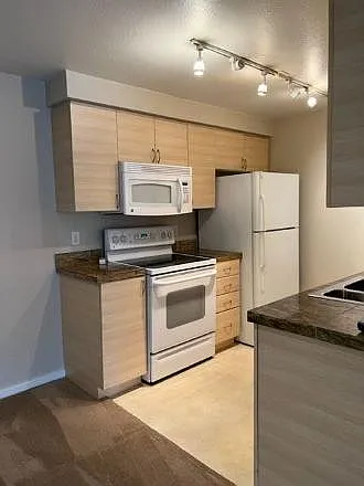 224 9th St #G201 — Photo 3