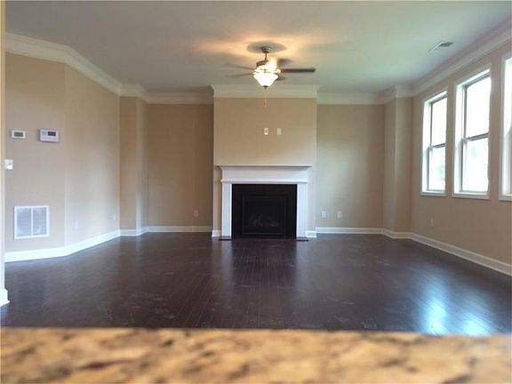 5th image of 282 Edinburgh Ln