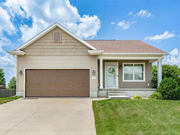9506 Grand Oaks Dr NE, Cedar Rapids, IA 52402