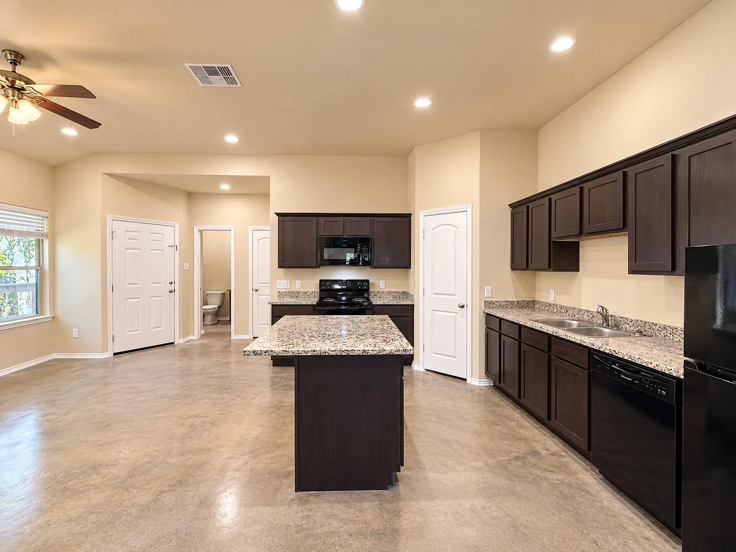 2 bed, 2.0 bath, 955 sqft, $1,350 — Photo 3