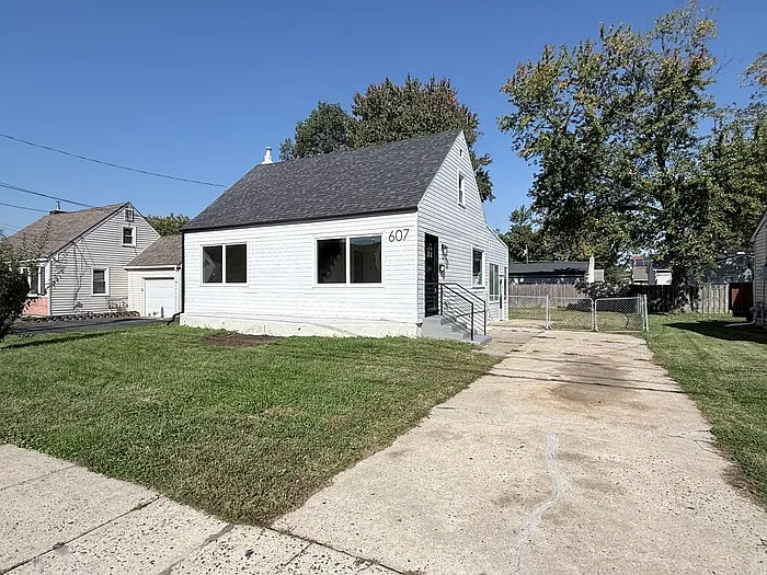 4 bed, 2.0 bath, $2,650 — Photo 2