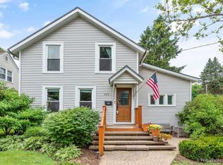 335 Delia St, Batavia, IL 60510