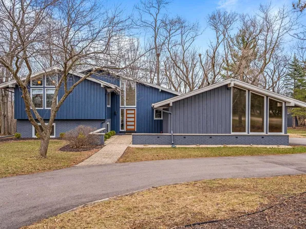 S64W24740 Susan STREET, Waukesha, WI 53189