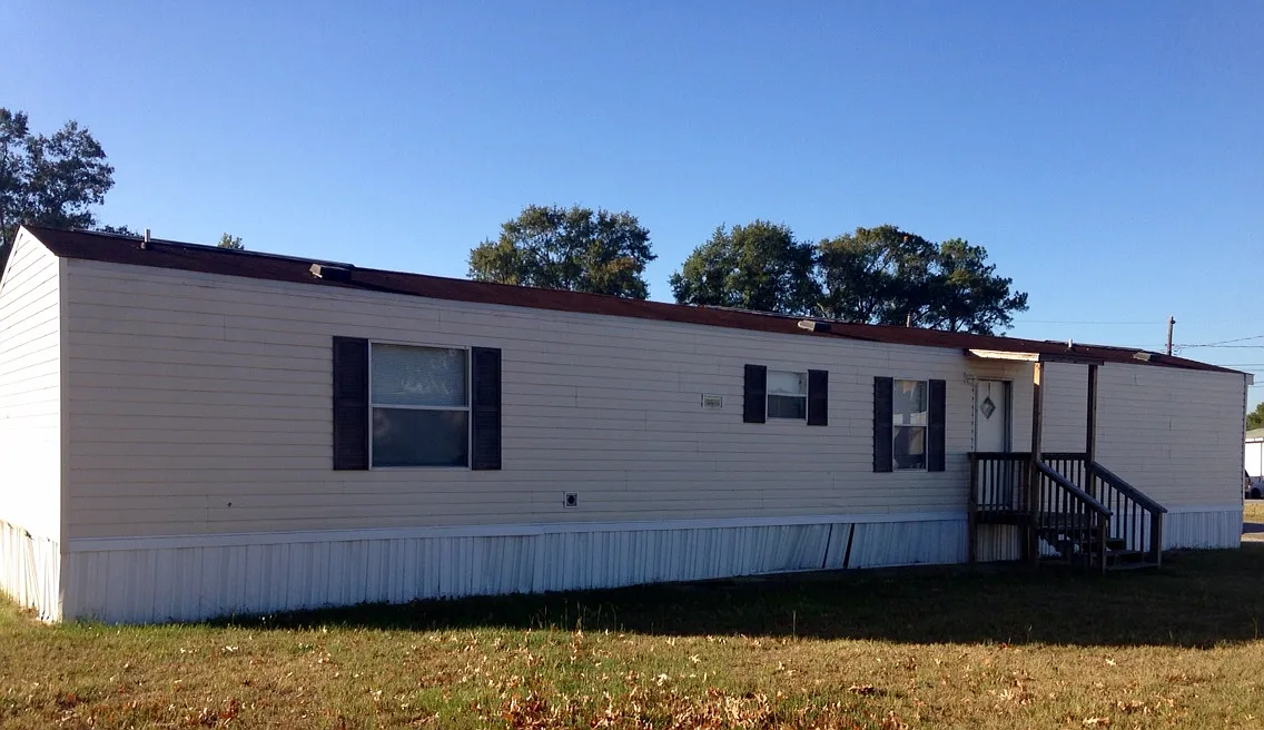 3 bed, 980 sqft, $950 — Photo 2