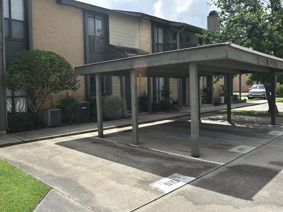front of Q11 with covered parking