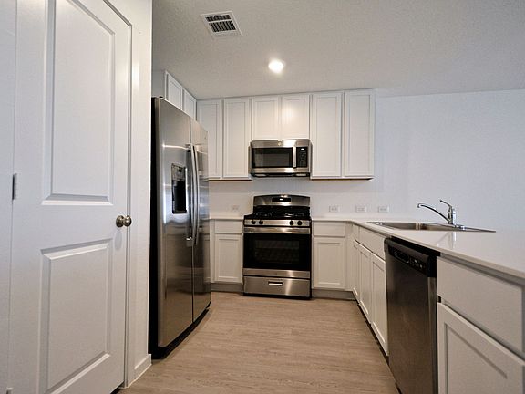 4th image of 446 Payton Pl