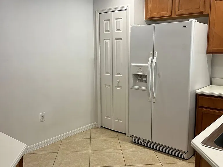 940 Spring Park St #12 — Photo 6