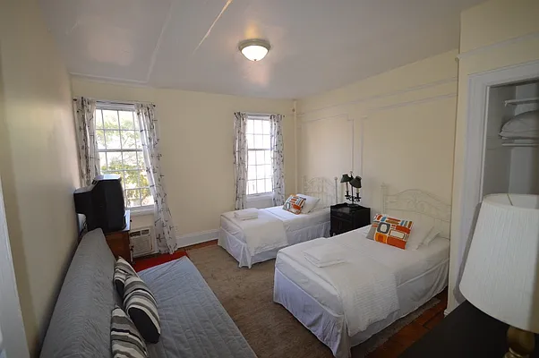 Rented by Universal Realty Group | media 3