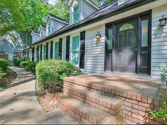 4th image of 310 Clear Spring Ct
