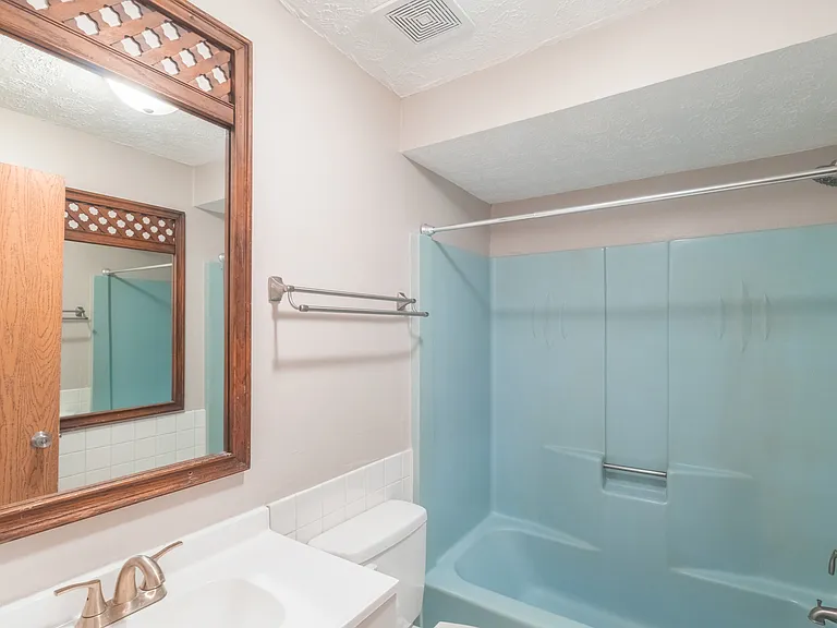 1642 Hobart Ave #1642 — Photo 7