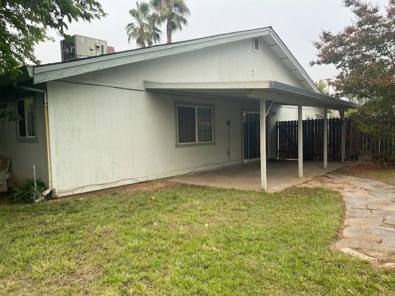 6832 & 6834 Trovita Way — Photo 15
