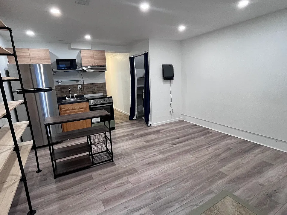 Oakcrest Cir
