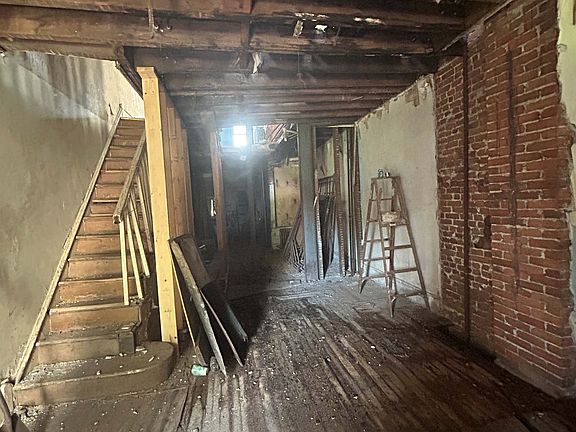 5th image of 3149 Euclid Ave
