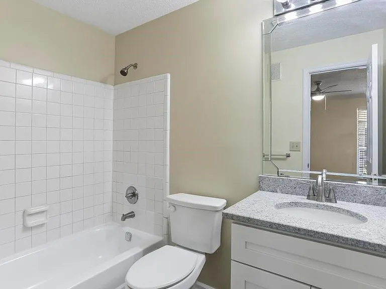 310 Granville Ct NE #1 — Photo 11