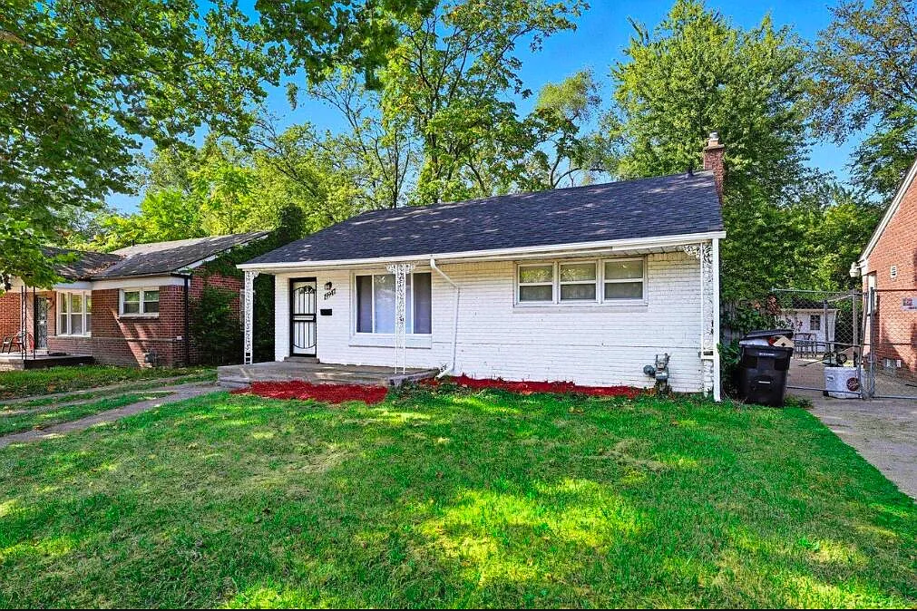 3 bed, 934 sqft, $1,297 — Photo 3